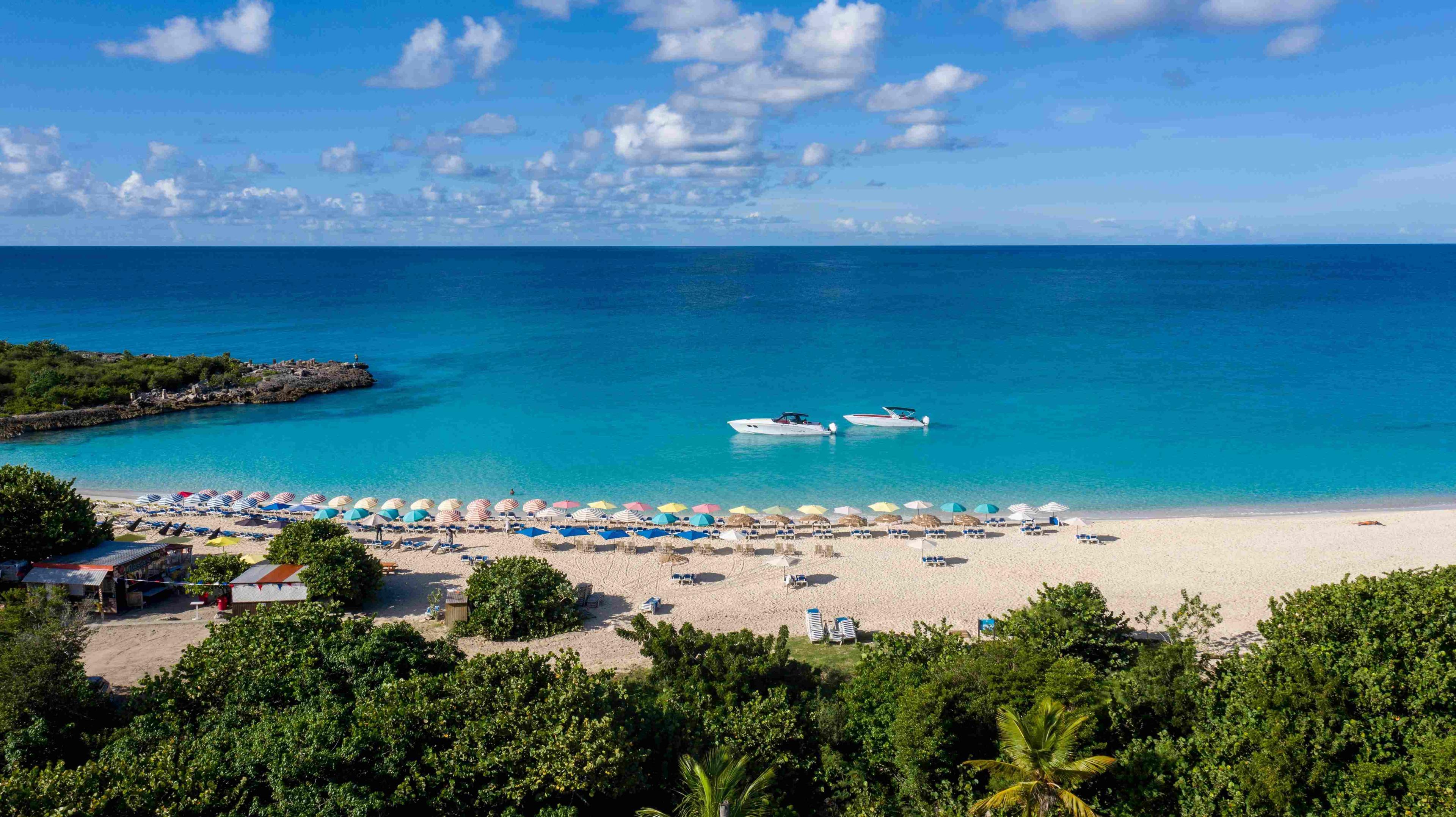 Caribbean excursion by luxury speedboat