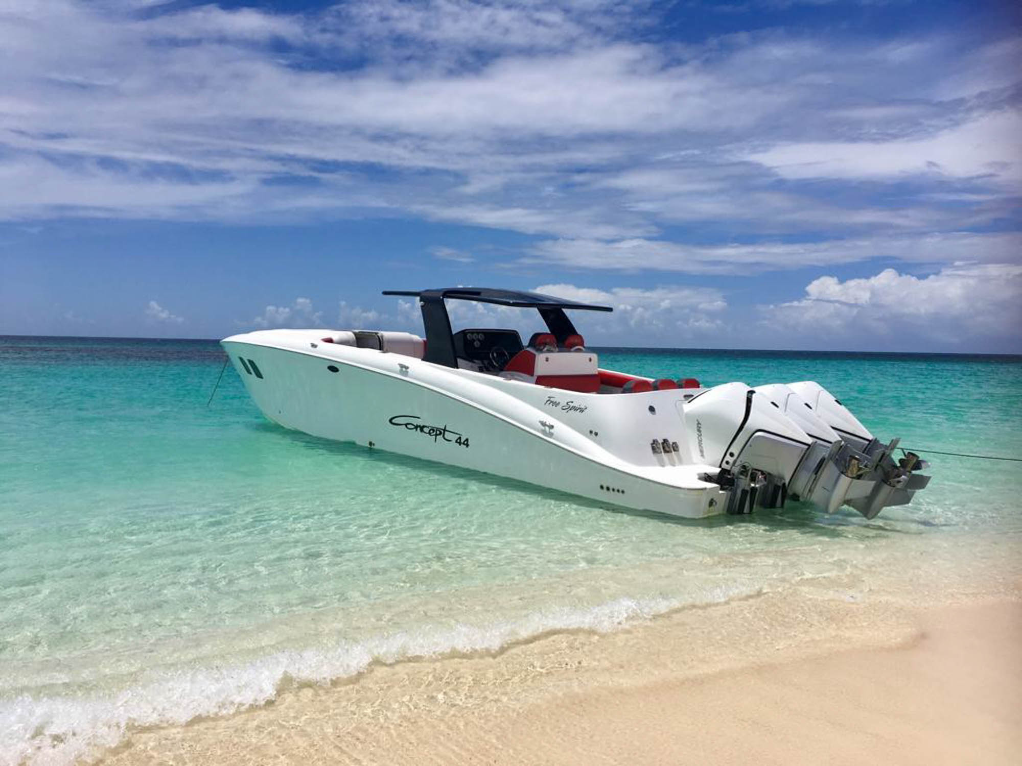 Pinel Island by boat